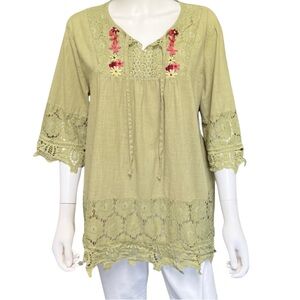 Embroidered Sage Green Floral Boho Style Top 3X 💚💚